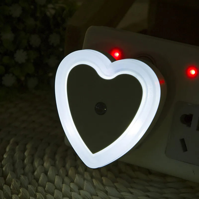 مصباح ليلي LED على شكل قلب من DecorBites™ مع تحكم لاسلكي بالاستشعار لغرفة النوم وغرفة المعيشة