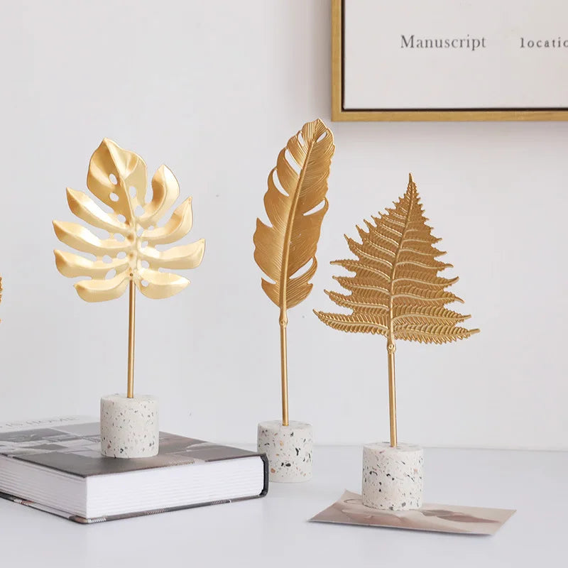 زينة DecorBites™ على شكل أوراق ذهبية على قاعدة رخامية - حرف يدوية معدنية إبداعية لديكور المنزل