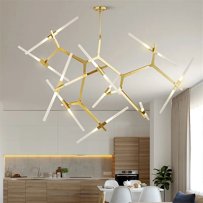 ثريا LED ذهبية من DecorBites™: إضاءة نورديك عصرية للديكور الداخلي.