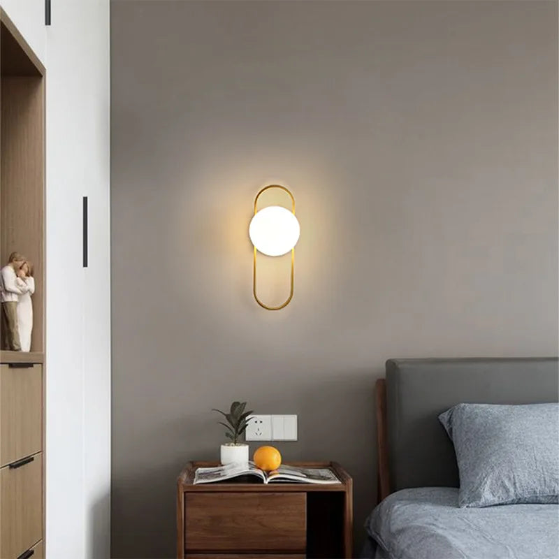 مصباح حائط DecorBites™ الزجاجي الذهبي LED للإضاءة الداخلية الأنيقة