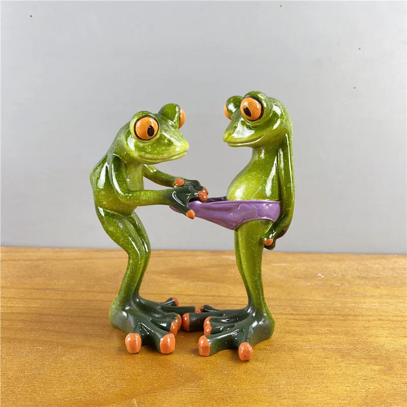 DecorBites™ Statue de couple de grenouilles sur pattes : Statue décorative moderne pour mariage et intérieur