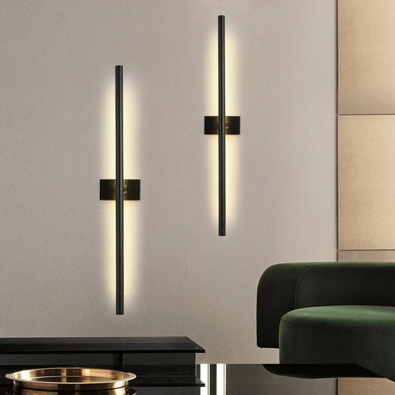مصباح جداري LED DecorBites™ Linear Metal Tubes باللون الذهبي لغرفة المعيشة العصرية ومرايا الحمامات
