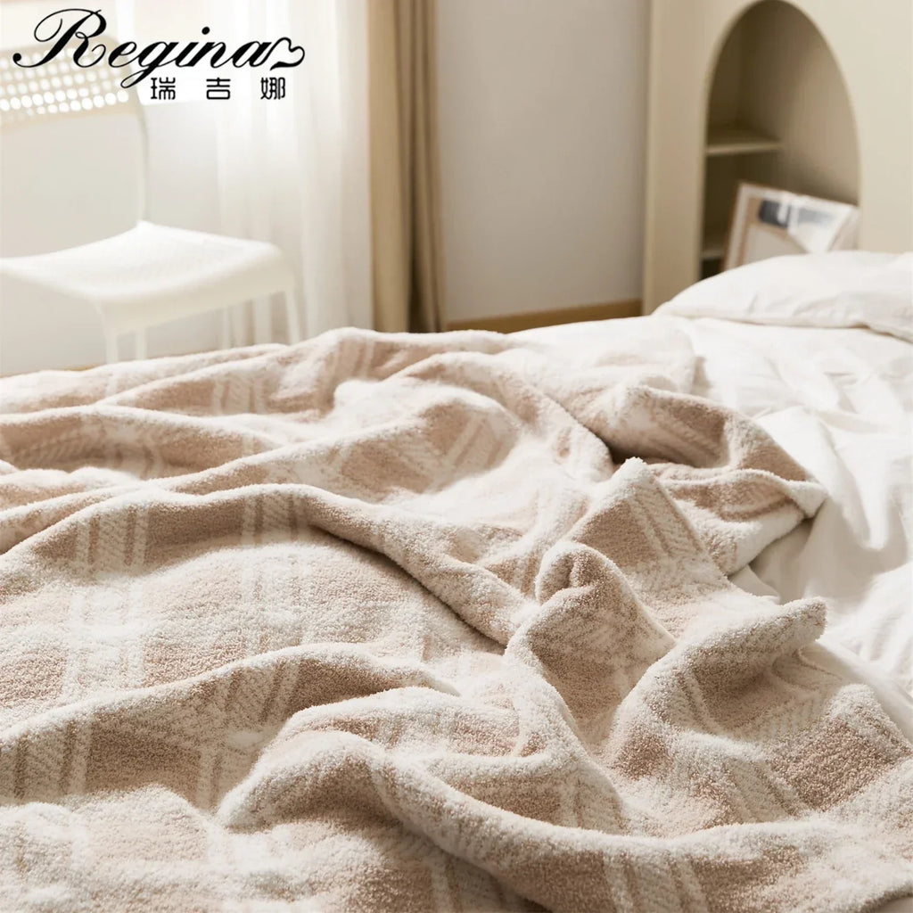 بطانية DecorBites™ المنفوشة والمقلّمة بمربعات: زينة منزلية مريحة من الألياف الدقيقة