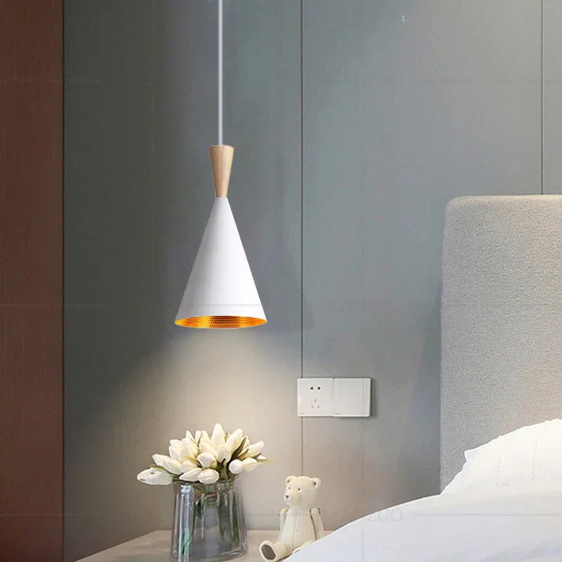 مصباح DecorBites™ المتدلي الموسيقي باللونين الأسود والذهبي لديكور غرف الطعام والمعيشة والبار