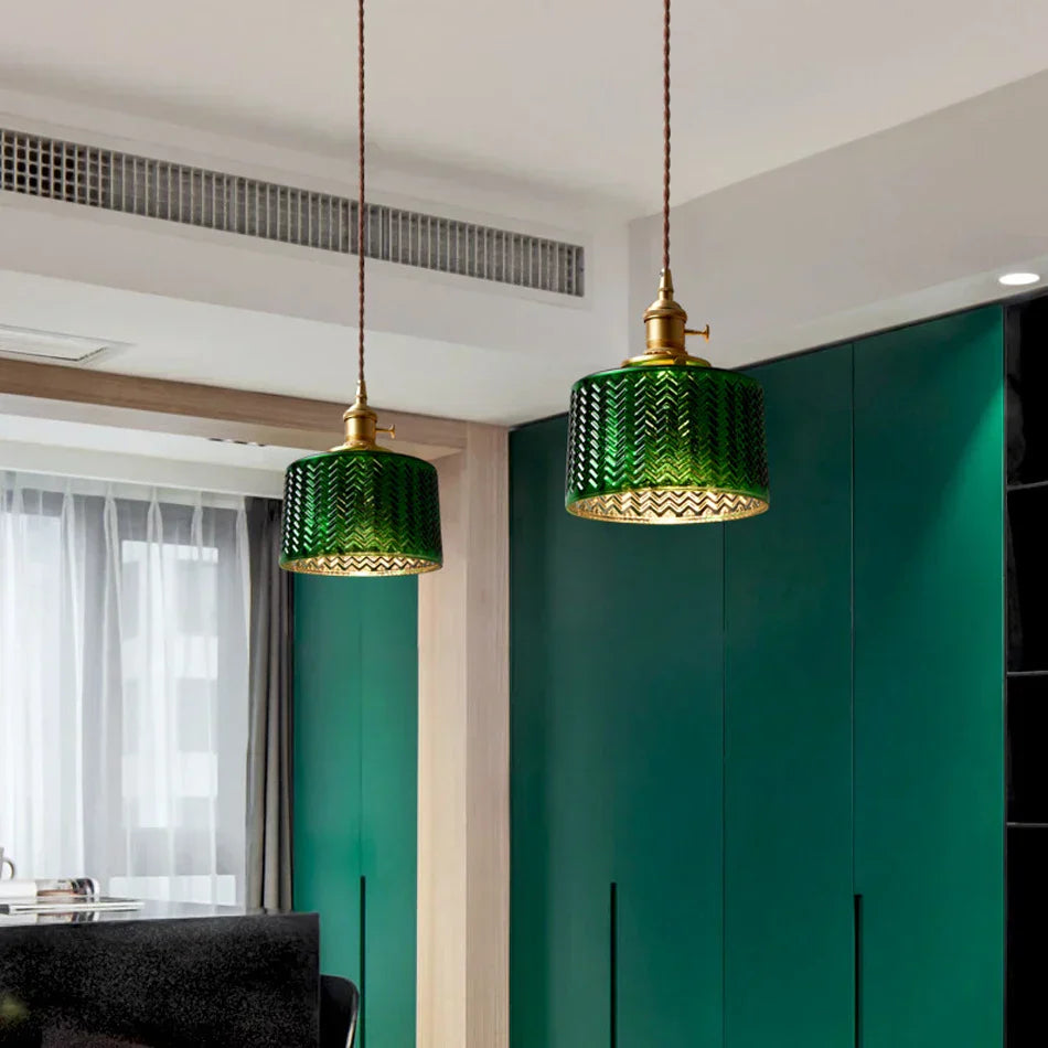 مصباح تعليق LED زجاجي أخضر من DecorBites™ - وحدة إضاءة أنيقة للتصميمات الداخلية الحديثة