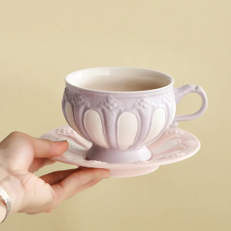 Service à thé élégant en porcelaine DecorBites™ : théière, tasses, soucoupes, cafetière haut de gamme, parfait pour les fêtes