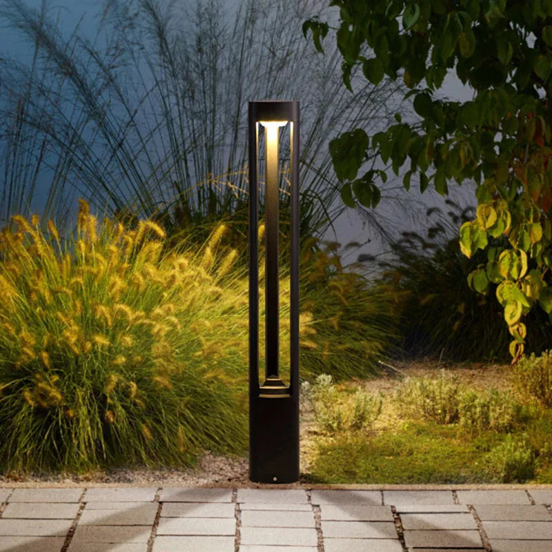 مصباح عمود LED من DecorBites™: مصباح حديقة خارجي أنيق ومقاوم للماء للممرات