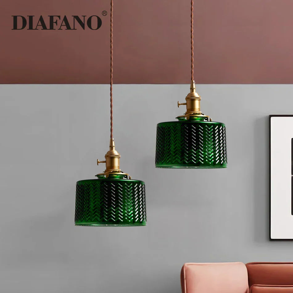 مصباح تعليق LED زجاجي أخضر من DecorBites™ - وحدة إضاءة أنيقة للتصميمات الداخلية الحديثة