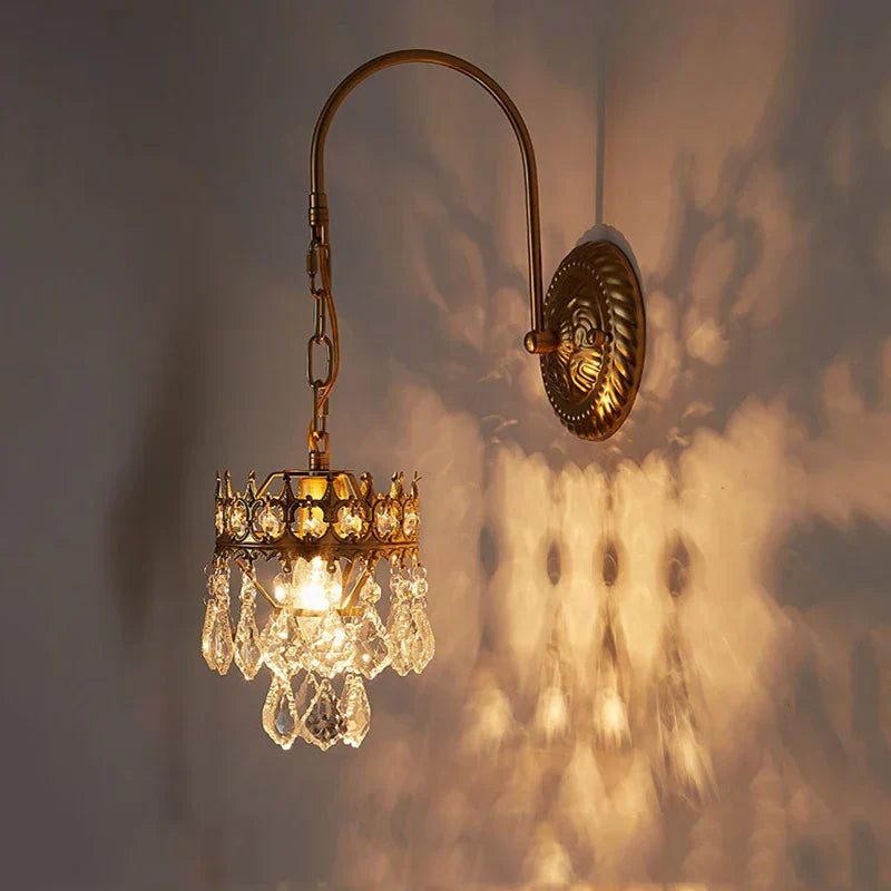 مصباح جداري كريستالي من DecorBites™: إضاءة فاخرة لغرفة النوم، غرفة المعيشة، الفندق، المقهى، والردهة