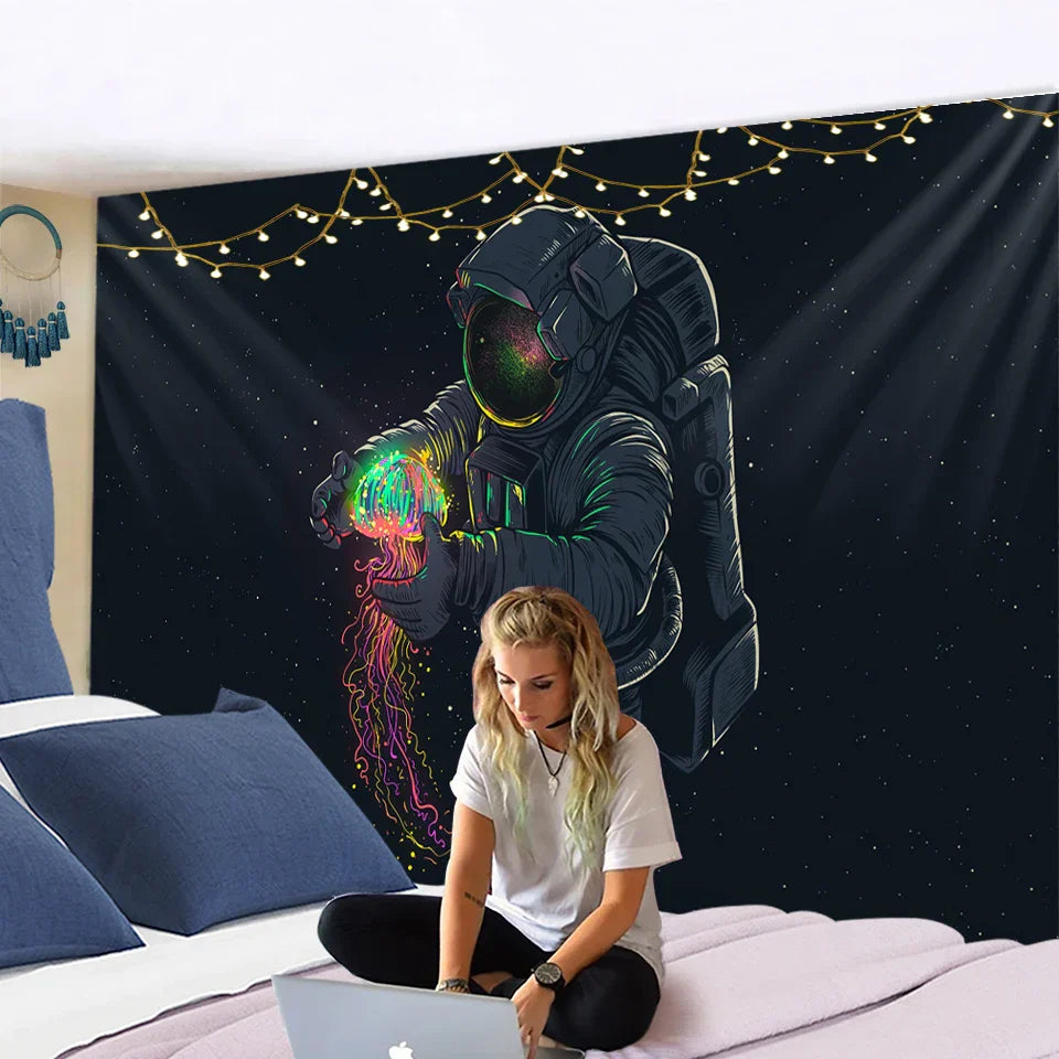 DecorBites™ Jellyfish Interstellar Sky Tapestry Wall Hanging: تصميم رائد فضاء لديكور السكن الجامعي البوهيمي