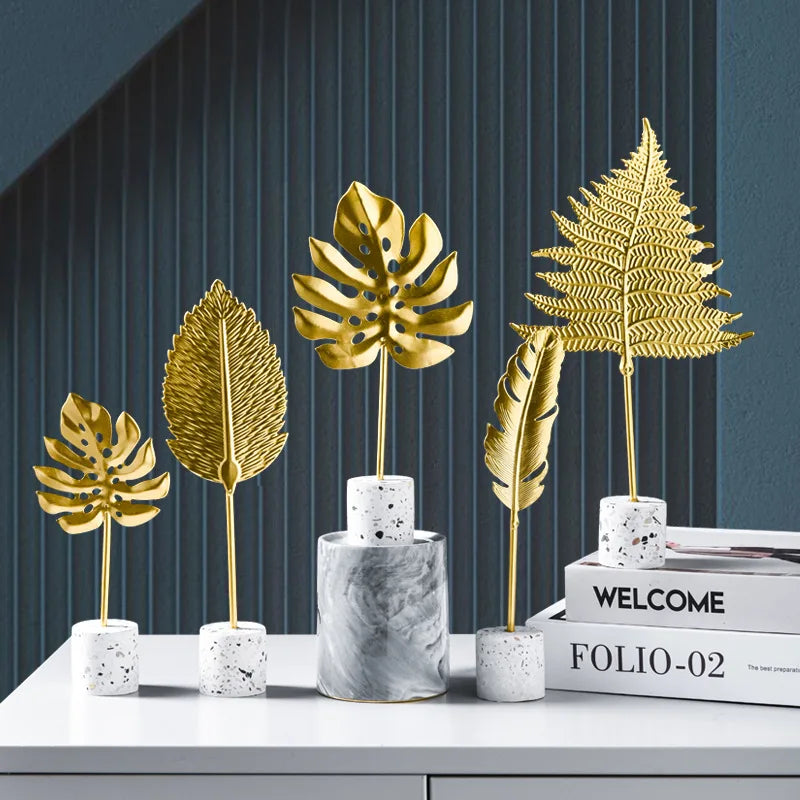 زينة DecorBites™ على شكل أوراق ذهبية على قاعدة رخامية - حرف يدوية معدنية إبداعية لديكور المنزل