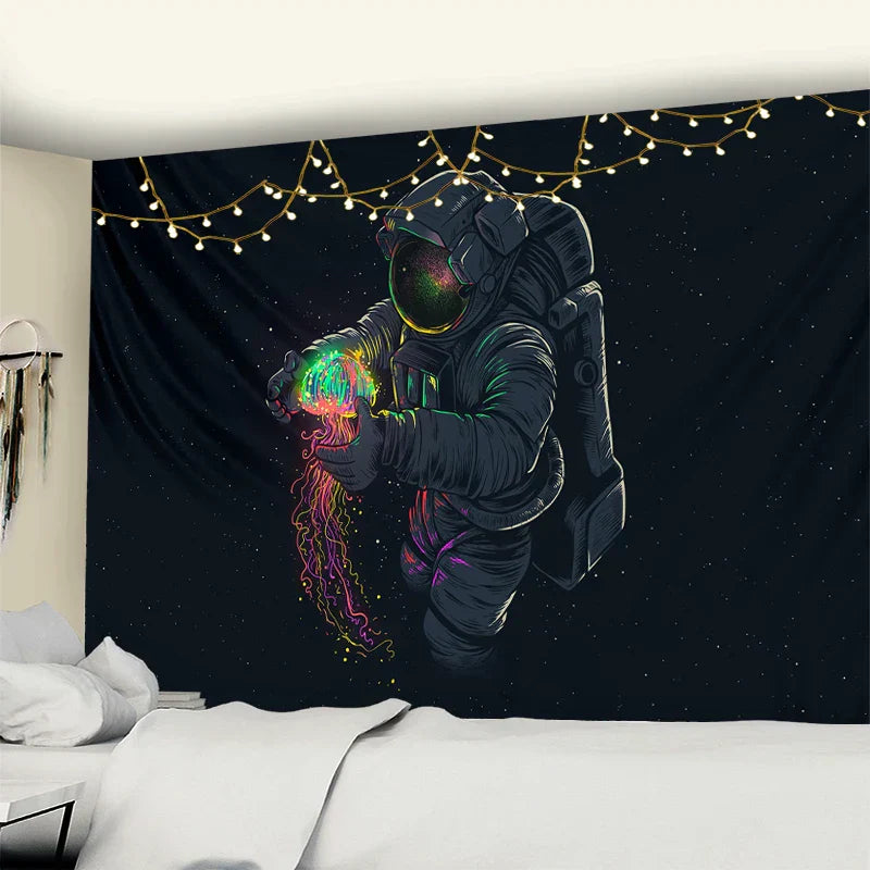 DecorBites™ Jellyfish Interstellar Sky Tapestry Wall Hanging: تصميم رائد فضاء لديكور السكن الجامعي البوهيمي