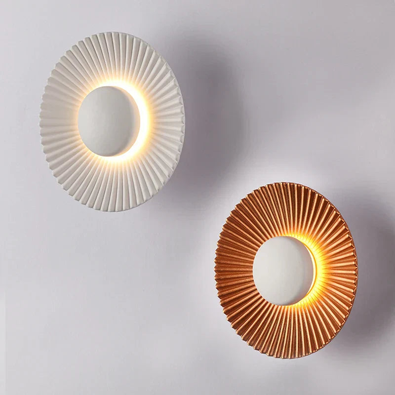 أضواء جدار LED مودرن من DecorBites™ بإضاءة معدنية للفنادق والمطاعم وغرف النوم والممرات