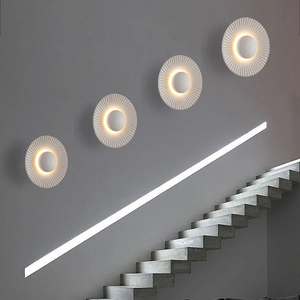 أضواء جدار LED مودرن من DecorBites™ بإضاءة معدنية للفنادق والمطاعم وغرف النوم والممرات