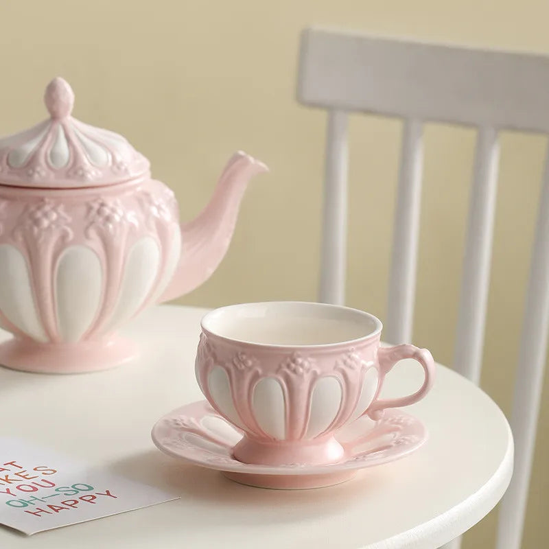 Service à thé élégant en porcelaine DecorBites™ : théière, tasses, soucoupes, cafetière haut de gamme, parfait pour les fêtes