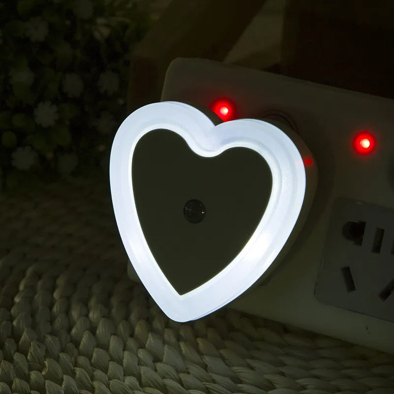 مصباح ليلي LED على شكل قلب من DecorBites™ مع تحكم لاسلكي بالاستشعار لغرفة النوم وغرفة المعيشة