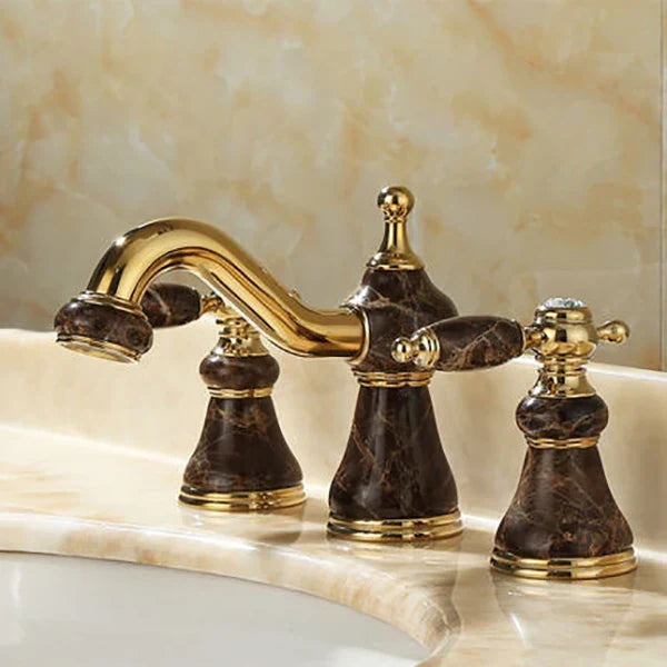 DecorBites™ خلاط حوض واسع بـ 3 فتحات من النحاس الذهبي واليشم بمقبضين