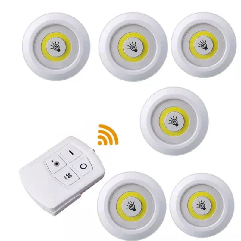 إضاءة LED للخزانة السفلية من ديكور بايتس™ مع جهاز تحكم عن بعد للتحكم في درجة السطوع