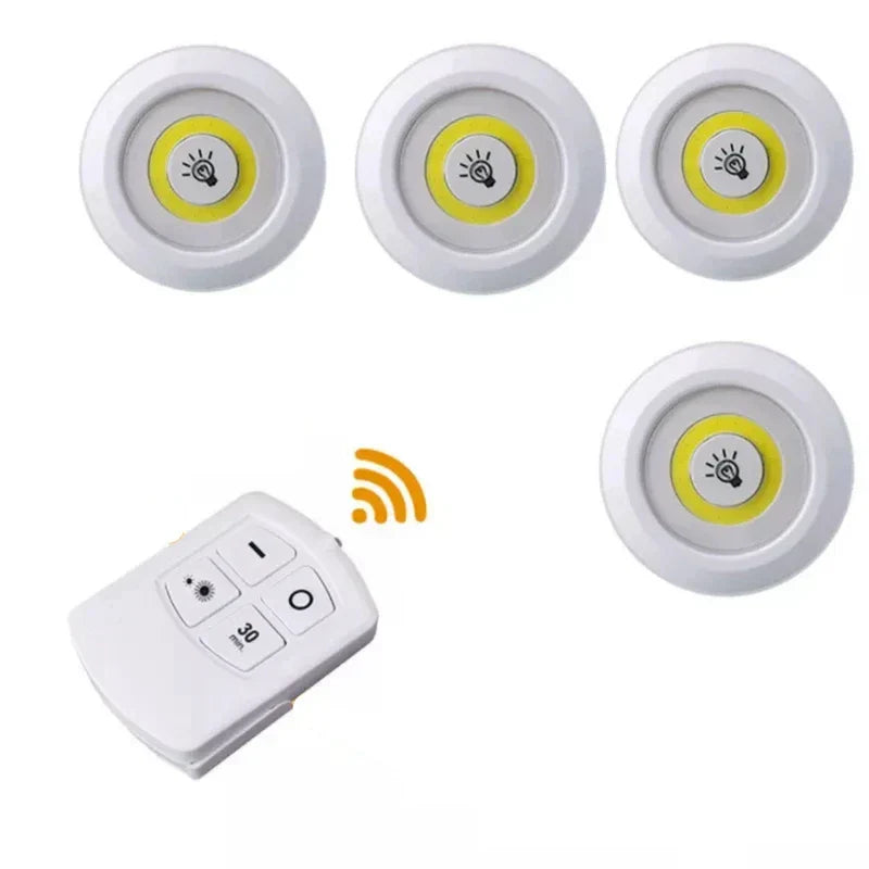 إضاءة LED للخزانة السفلية من ديكور بايتس™ مع جهاز تحكم عن بعد للتحكم في درجة السطوع
