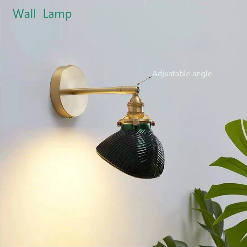 ثريا DecorBites™ الزجاجية الخضراء LED: أضواء معلقة نحاسية بتصميم بسيط