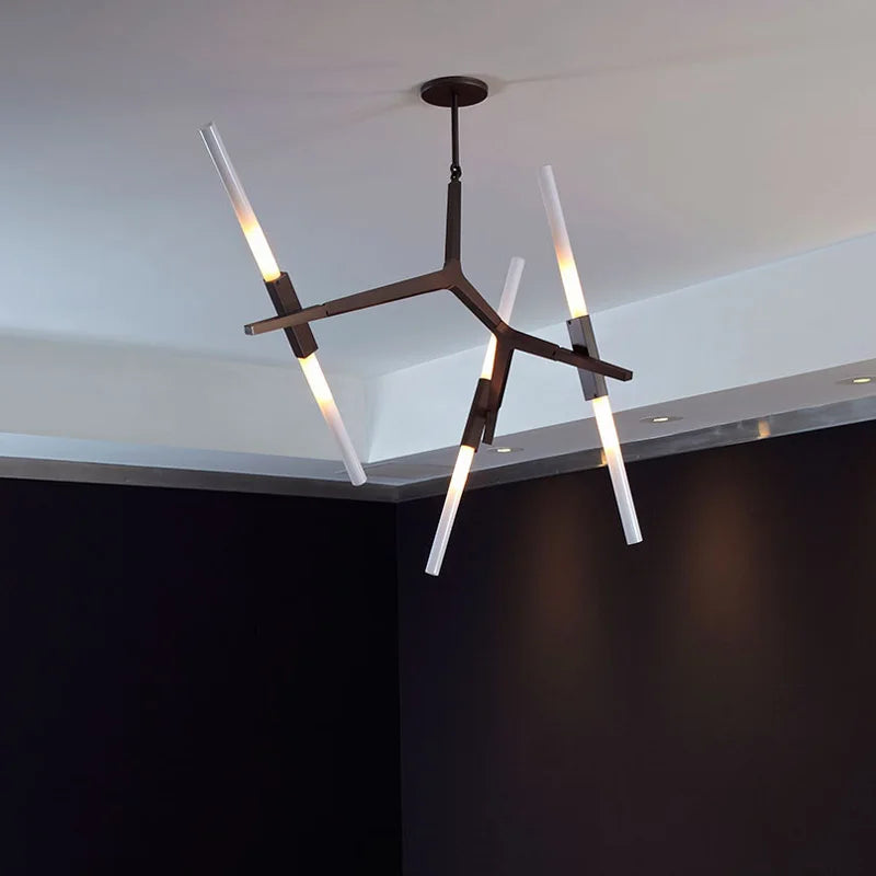 ثريا LED ذهبية من DecorBites™: إضاءة نورديك عصرية للديكور الداخلي.