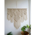 Tapisserie macramé grand format tissée à la main DecorBites™ avec pompons