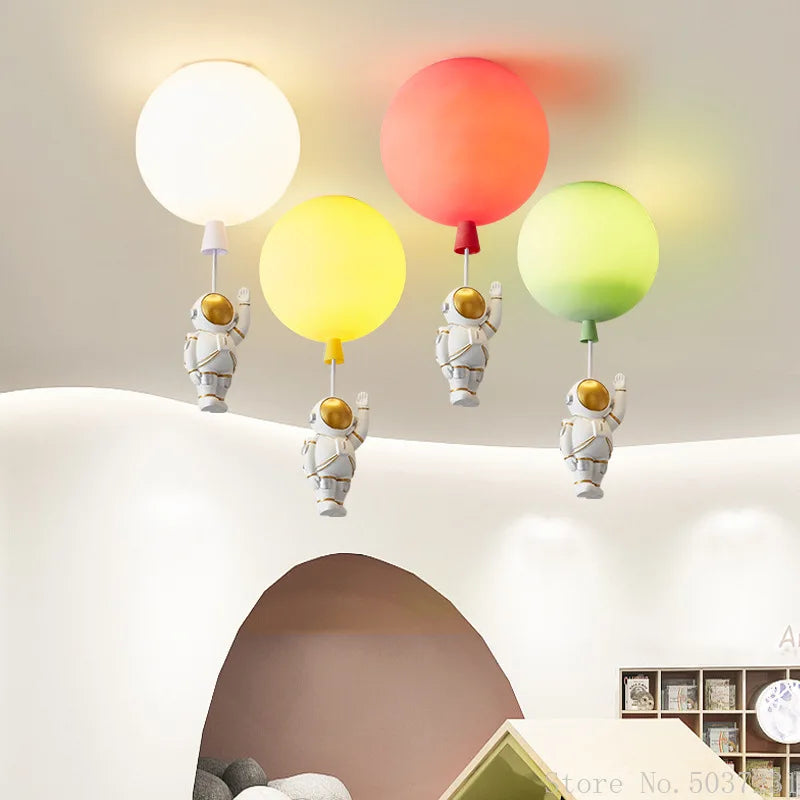 مصباح سقف LED على شكل بالون فضاء للأطفال من DecorBites™ - ديكور كرتوني إبداعي على الطراز الاسكندنافي