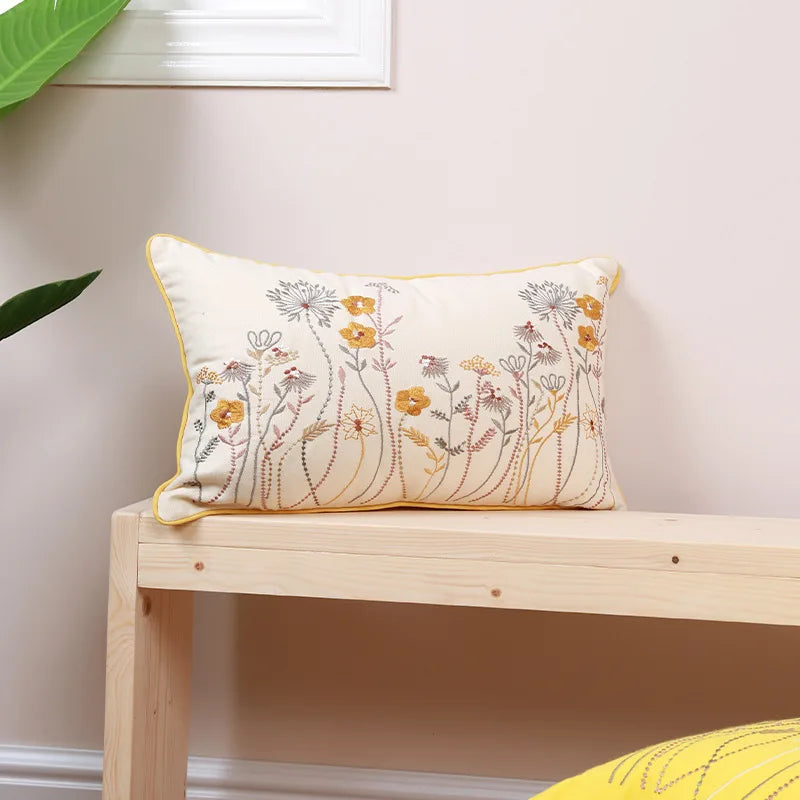 غطاء وسادة DecorBites™ Dandelion Floral باللون الأصفر لتزيين المنزل