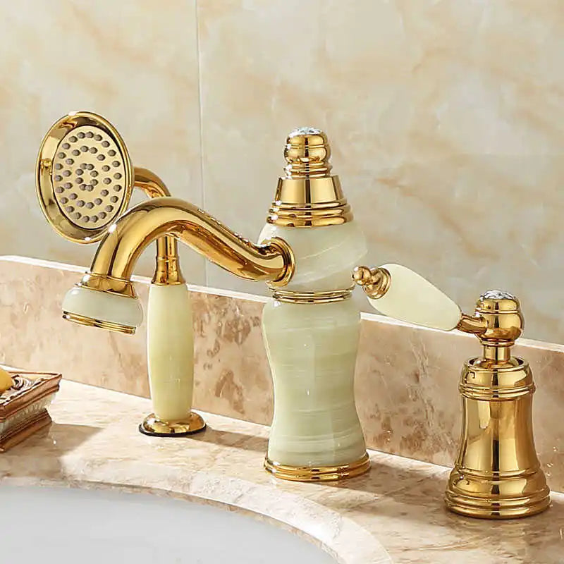 DecorBites™ خلاط حوض واسع بـ 3 فتحات من النحاس الذهبي واليشم بمقبضين