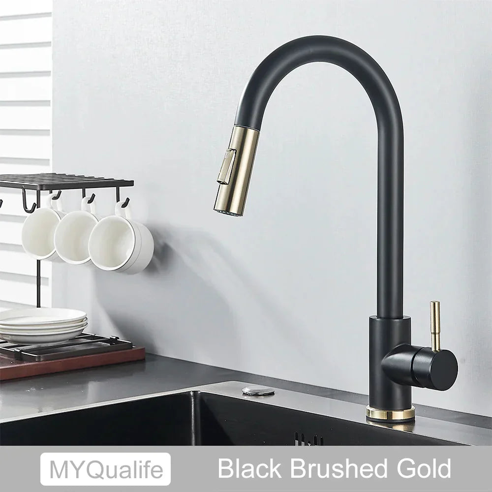 Robinet de cuisine doré DecorBites™ avec capteur tactile pour une expérience de mélange sensible