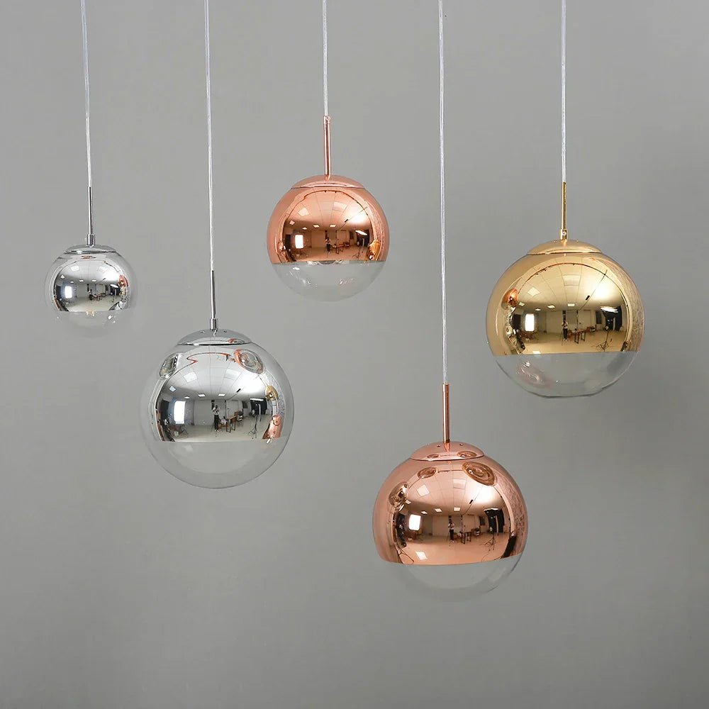 مصباح تعليق LED كروي ذهبي زجاجي من DecorBites™ لغرفة النوم، غرفة المعيشة - مصباح معلق فني حديث