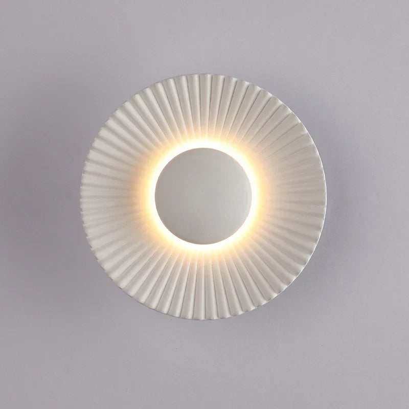 أضواء جدار LED مودرن من DecorBites™ بإضاءة معدنية للفنادق والمطاعم وغرف النوم والممرات