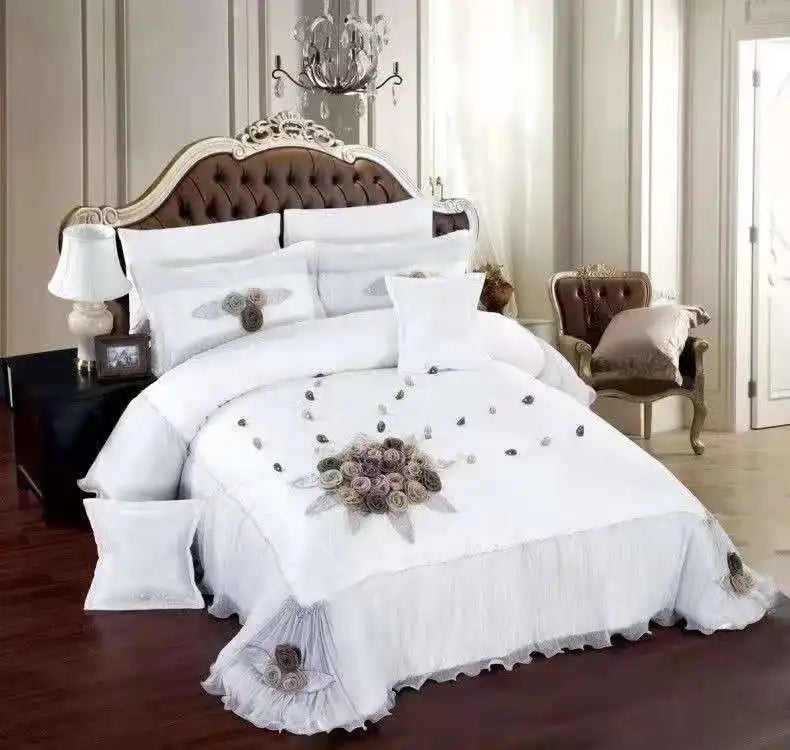 DecorBites™ Jacquard Rose Lace Bedding Set, Luxurious European Style, Red & Champagne