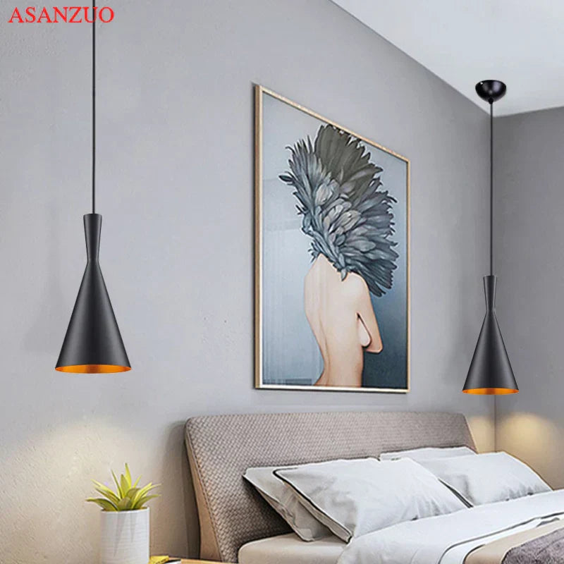 مصباح DecorBites™ المتدلي الموسيقي باللونين الأسود والذهبي لديكور غرف الطعام والمعيشة والبار