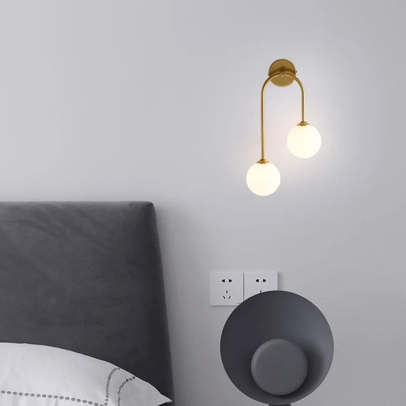 شمعدان جداري DecorBites™ ذهبي زجاجي كروي | إضاءة نورديك عصرية بجانب السرير لغرفة النوم