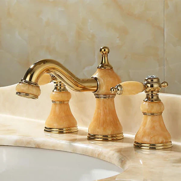 DecorBites™ خلاط حوض واسع بـ 3 فتحات من النحاس الذهبي واليشم بمقبضين