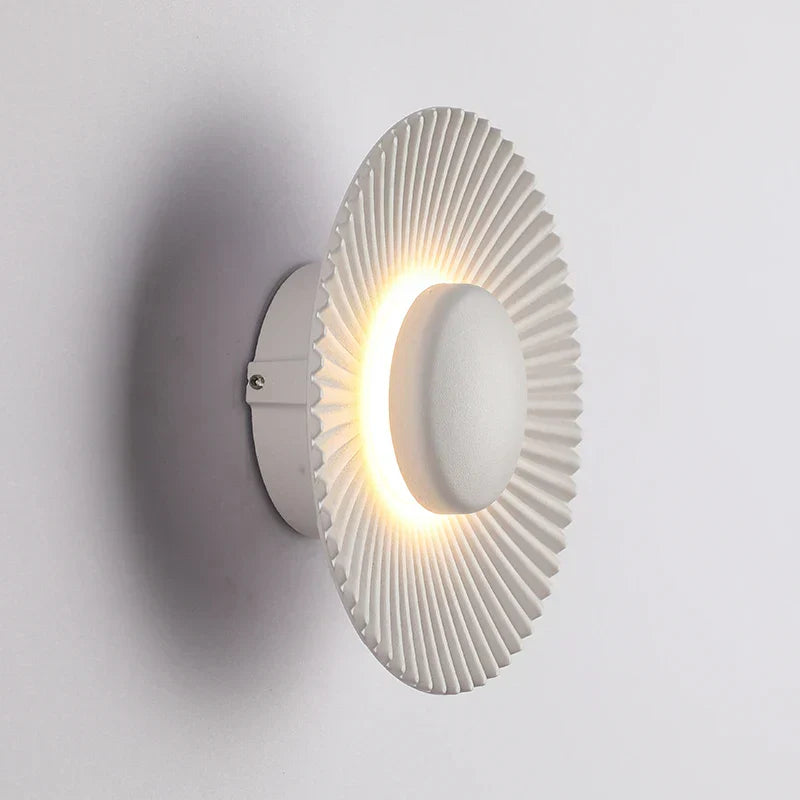 أضواء جدار LED مودرن من DecorBites™ بإضاءة معدنية للفنادق والمطاعم وغرف النوم والممرات
