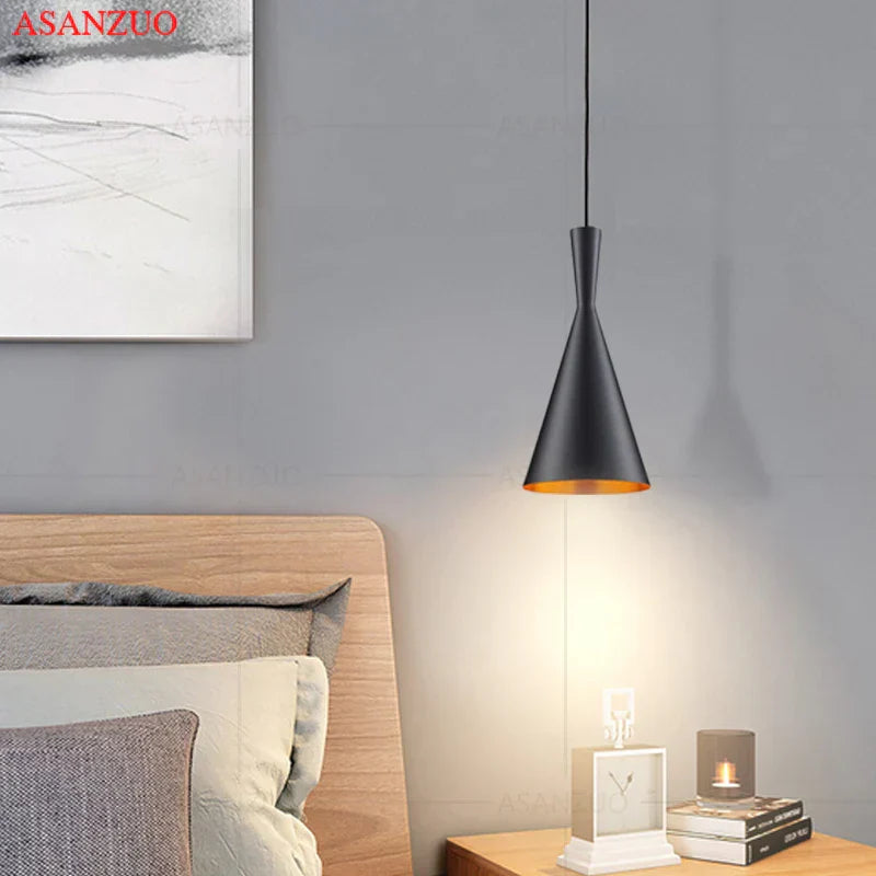 مصباح DecorBites™ المتدلي الموسيقي باللونين الأسود والذهبي لديكور غرف الطعام والمعيشة والبار