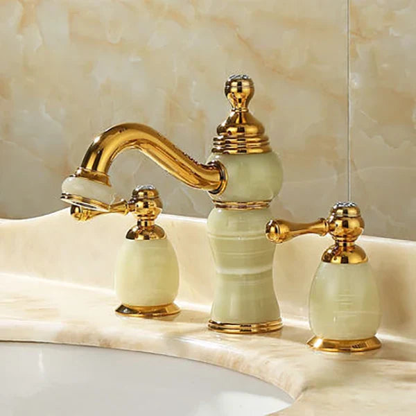 DecorBites™ خلاط حوض واسع بـ 3 فتحات من النحاس الذهبي واليشم بمقبضين