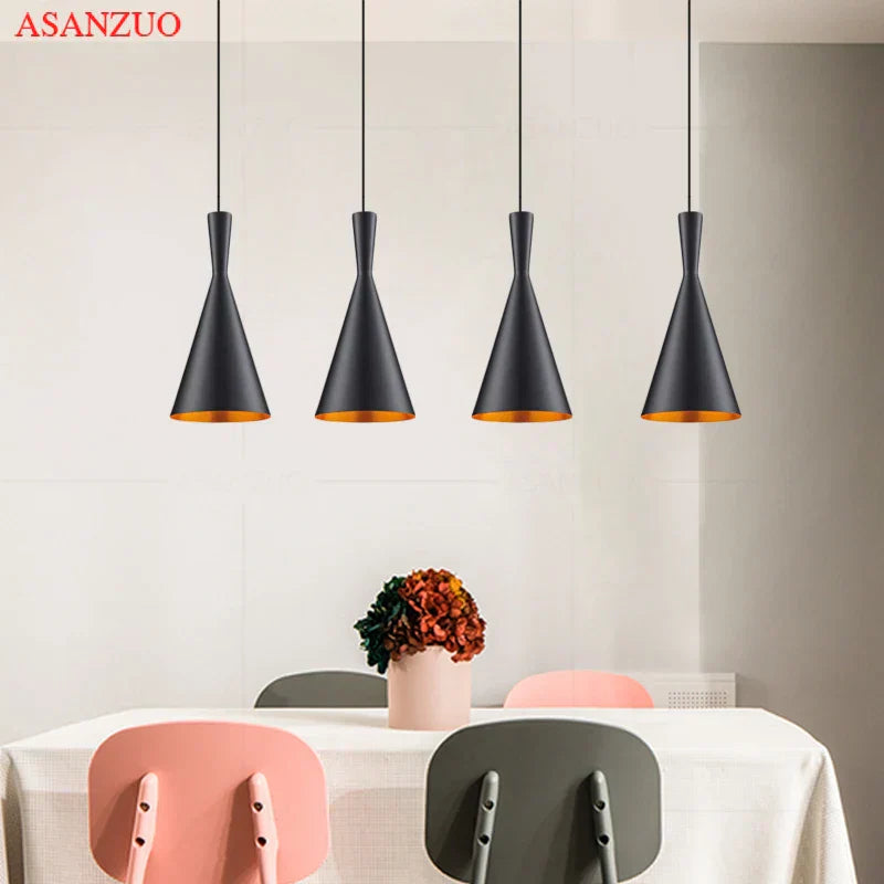 مصباح DecorBites™ المتدلي الموسيقي باللونين الأسود والذهبي لديكور غرف الطعام والمعيشة والبار