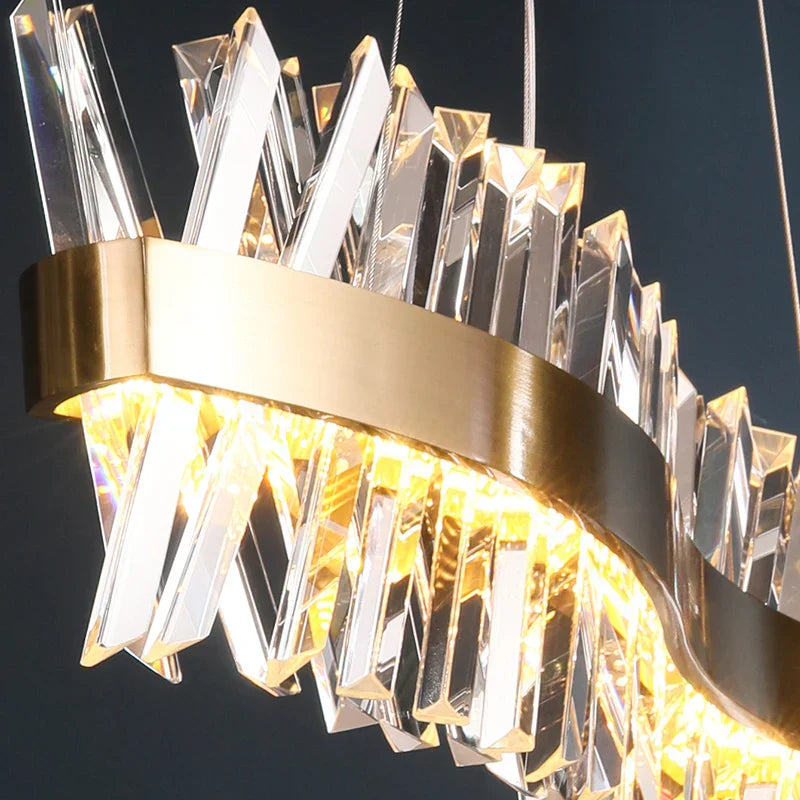 ثريا LED ذهبية كريستالية من DecorBites™ لغرفة الطعام