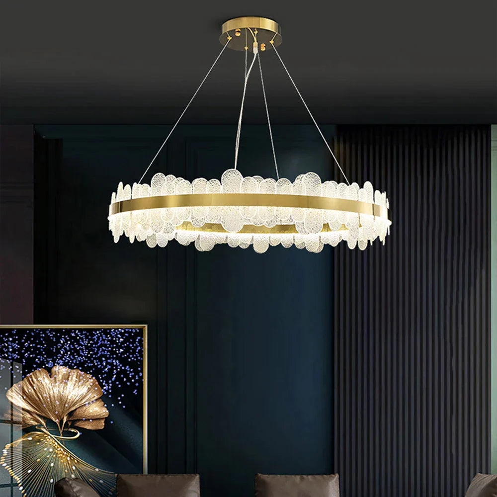ثريا LED ذهبية بتصميم عصري من الفولاذ المقاوم للصدأ من DecorBites™ لغرفة الطعام