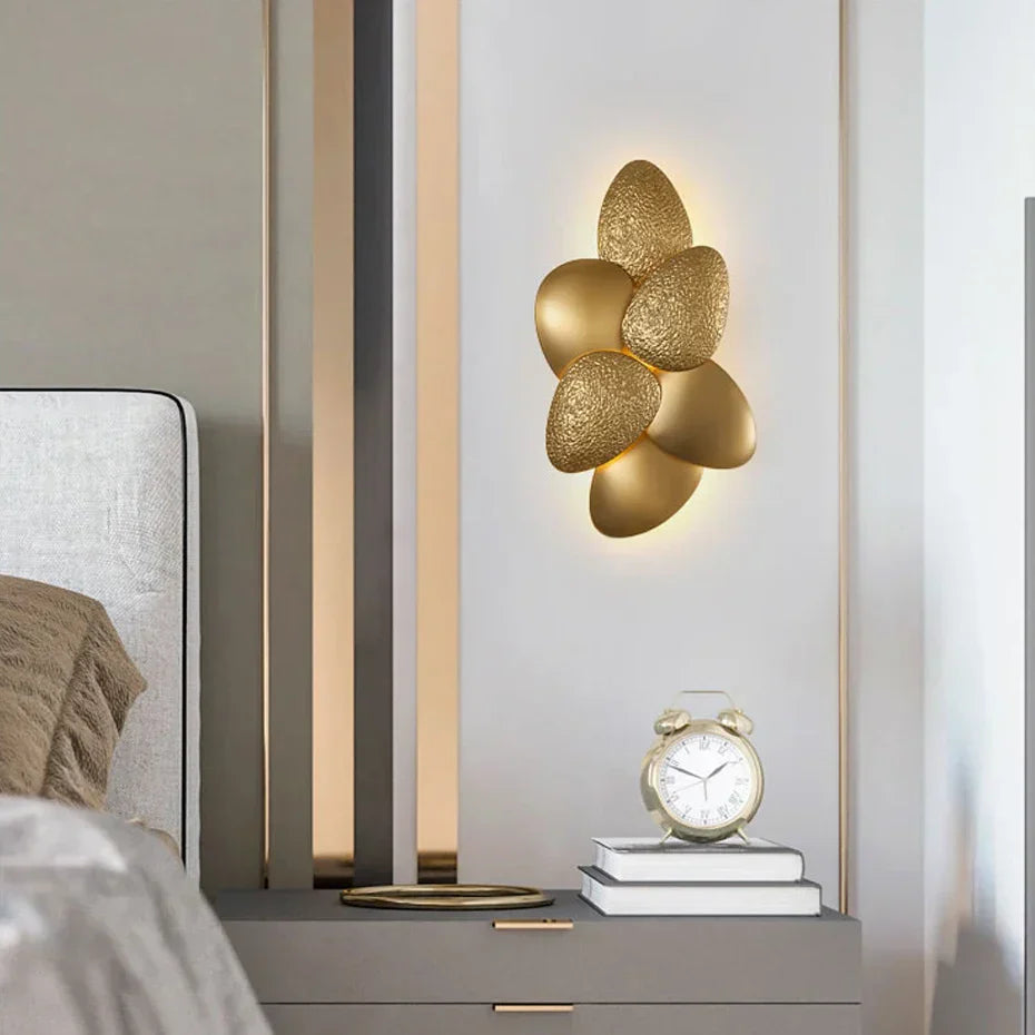مصباح حائط LED ذهبي من الستانلس ستيل من DecorBites™ لغرفة النوم والردهة