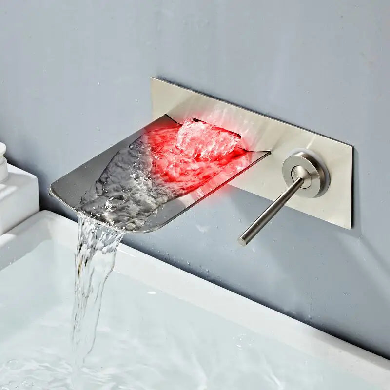 خلاط حائط لحوض الاستحمام من DecorBites™ LED بتصميم شلال مع التحكم في درجة الحرارة