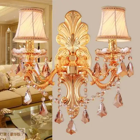 مصباح حائط داخلي كريستالي ذهبي من DecorBites™‎ - تصميم شمعة كريستالية أنيقة من خليط معدني