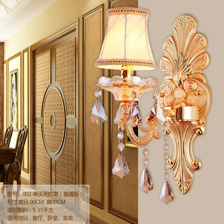 مصباح حائط داخلي كريستالي ذهبي من DecorBites™‎ - تصميم شمعة كريستالية أنيقة من خليط معدني