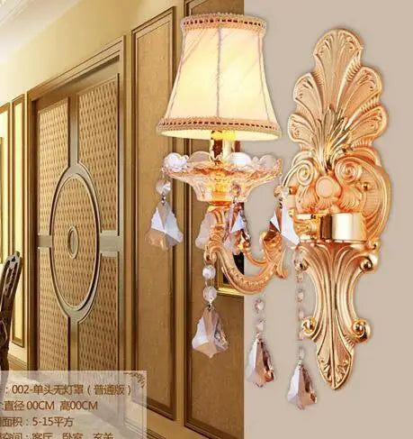 مصباح حائط داخلي كريستالي ذهبي من DecorBites™‎ - تصميم شمعة كريستالية أنيقة من خليط معدني
