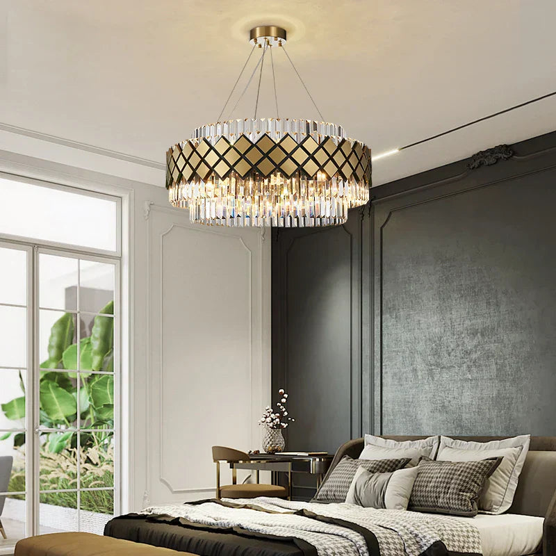 ثريا كريستال ذهبية بتقنية LED بتصميم آرت ديكو من DecorBites™ للمدخل