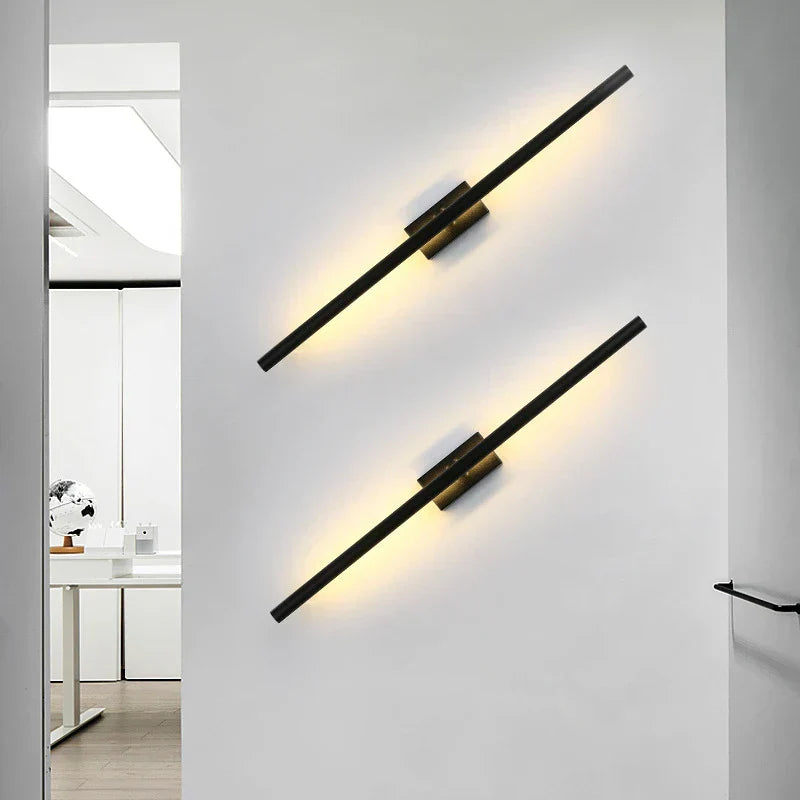 مصباح جداري LED DecorBites™ Linear Metal Tubes باللون الذهبي لغرفة المعيشة العصرية ومرايا الحمامات