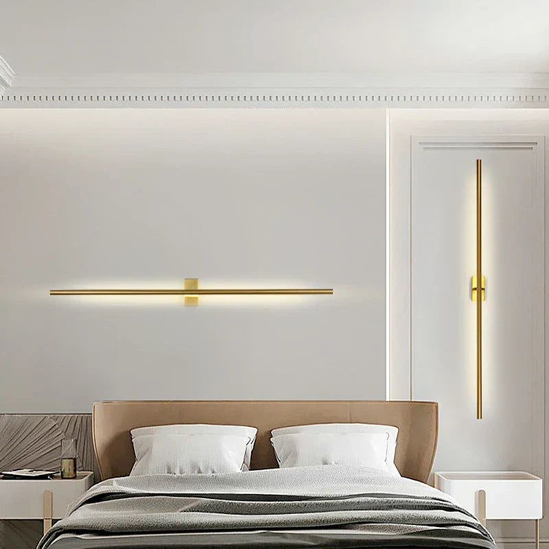 مصباح جداري LED DecorBites™ Linear Metal Tubes باللون الذهبي لغرفة المعيشة العصرية ومرايا الحمامات